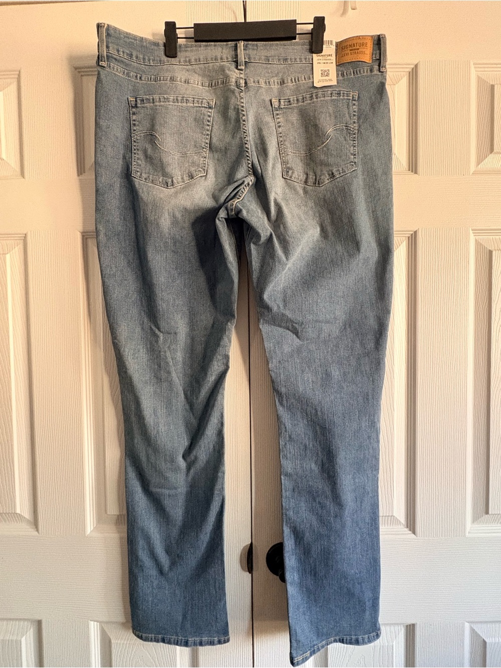 Signature Gold by Levi Strauss Totally Shaping Straight - Picture 8 of 16